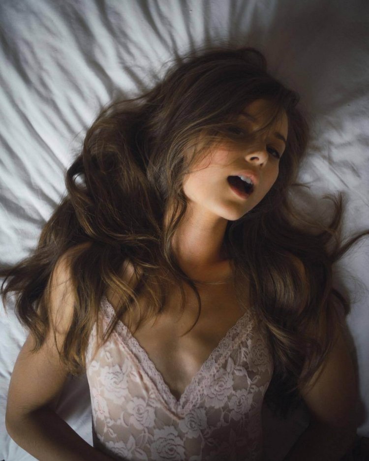 Beautiful woman photo sensual