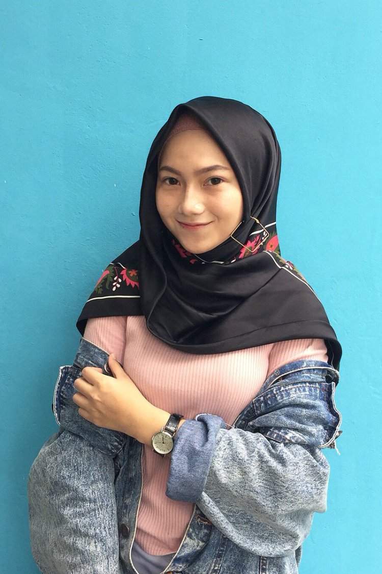 Tante Jilbab Bugil Hot 9 years old