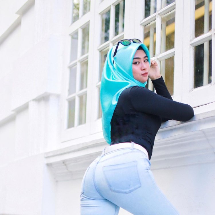 Arabic in full -length pants