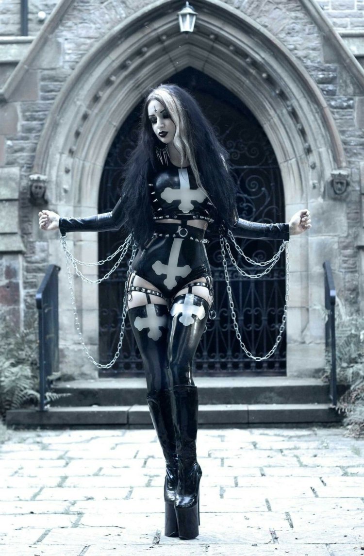 Dark Beauty Gothic Black Metal Goddess