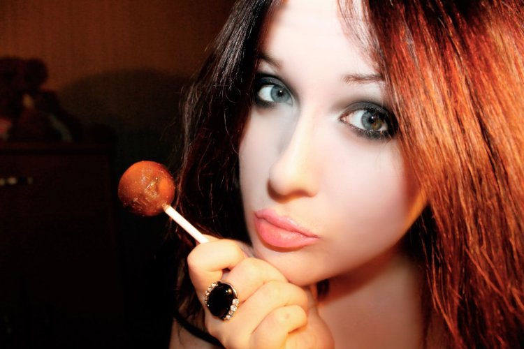 Girl with Chupachuts