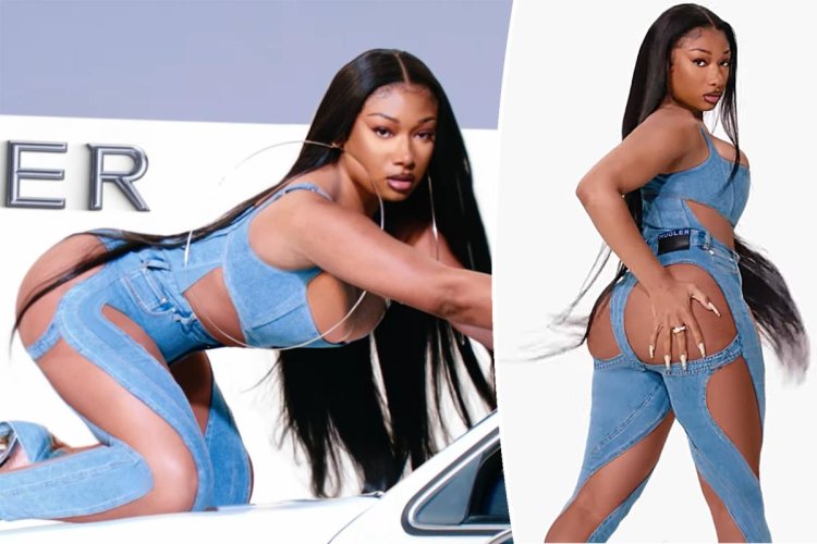 Megan Thee Stallion in gloves