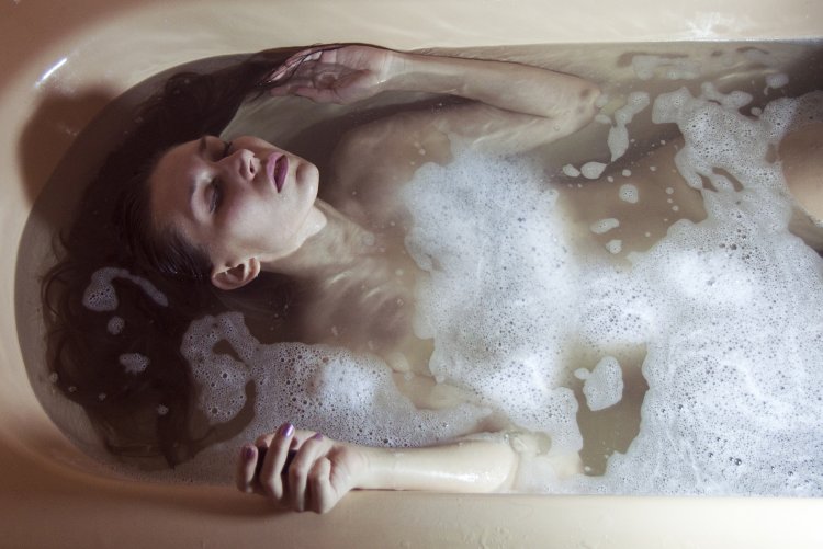 Photo shoot in the bathroom with foam