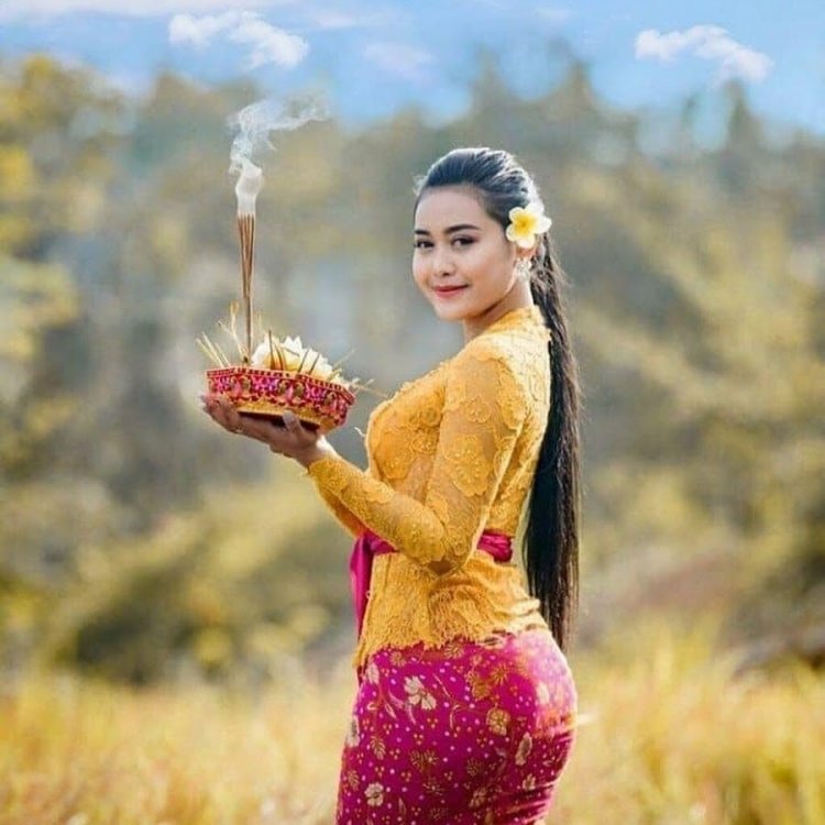 Girls Myanmar Big Butt