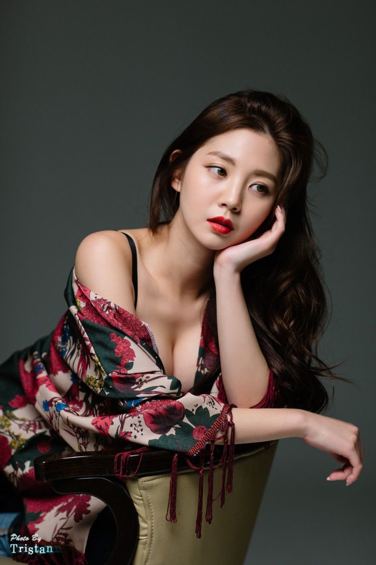 Korean model Lee Chase Eun