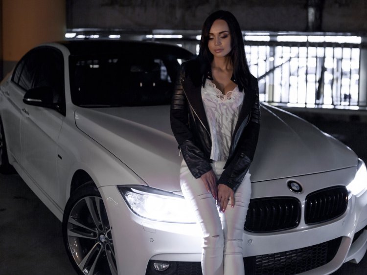 BMW F10 and girl