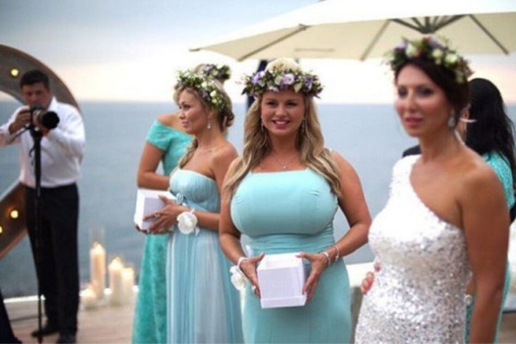 Brides with a big bust