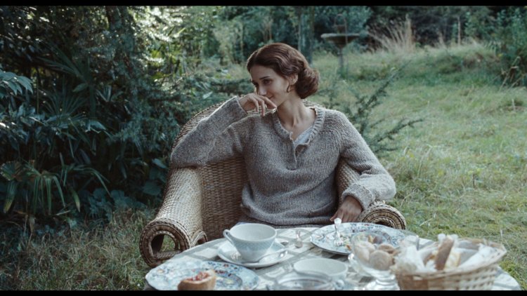 Antonia 2015 Film Linda Karidi