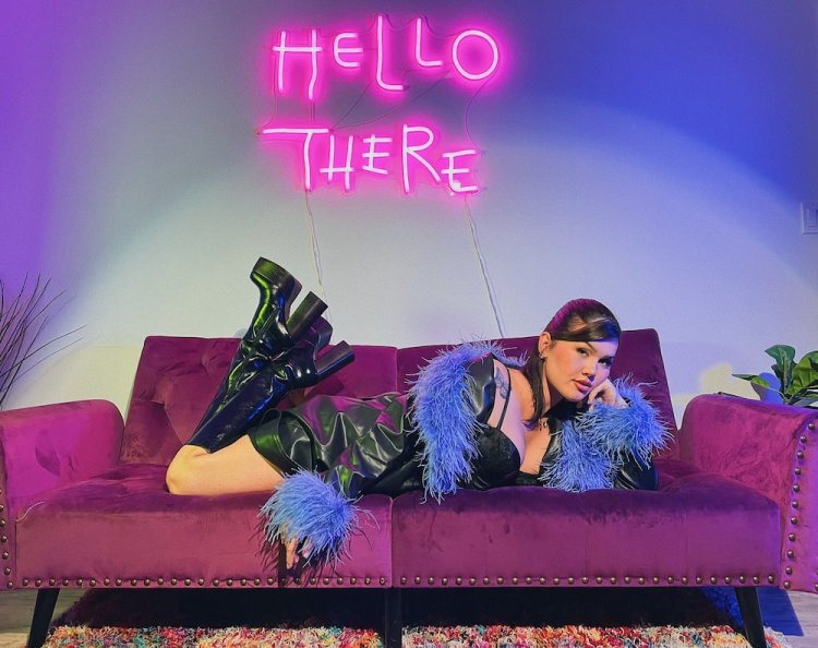 Daisy Taylor and Luna Love