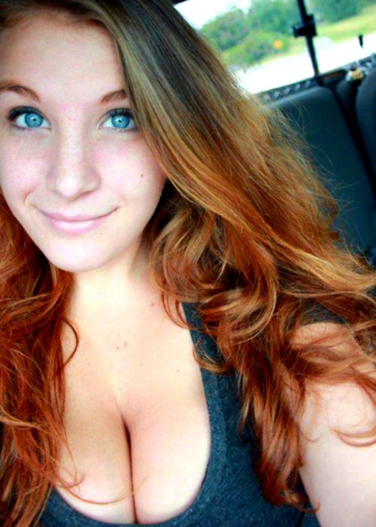 Leanna Decker Selfie