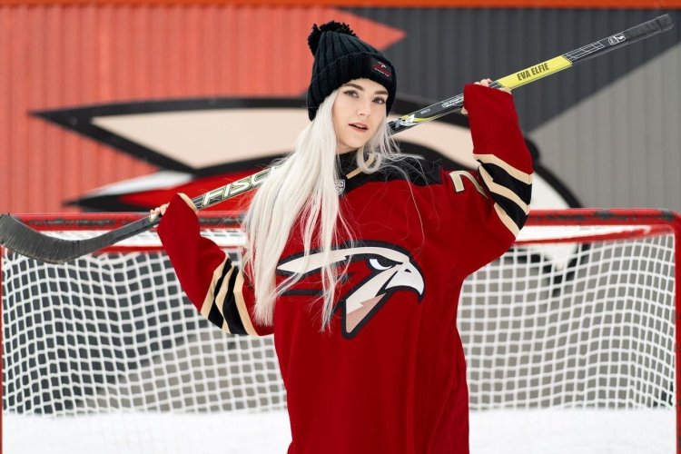 Eve Elphy in the form of avant -garde