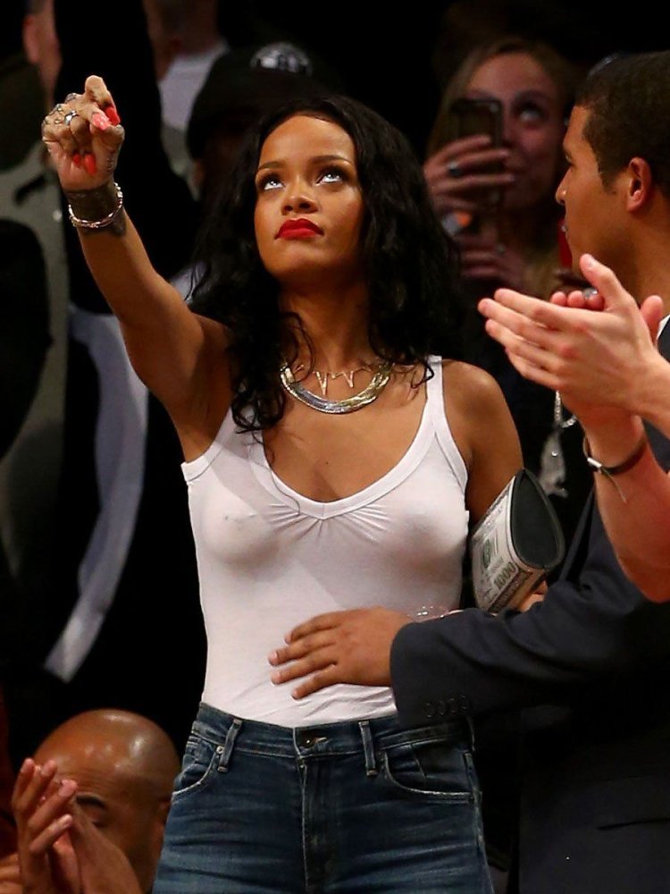 Rosie Huntington-Whiteley Nipples