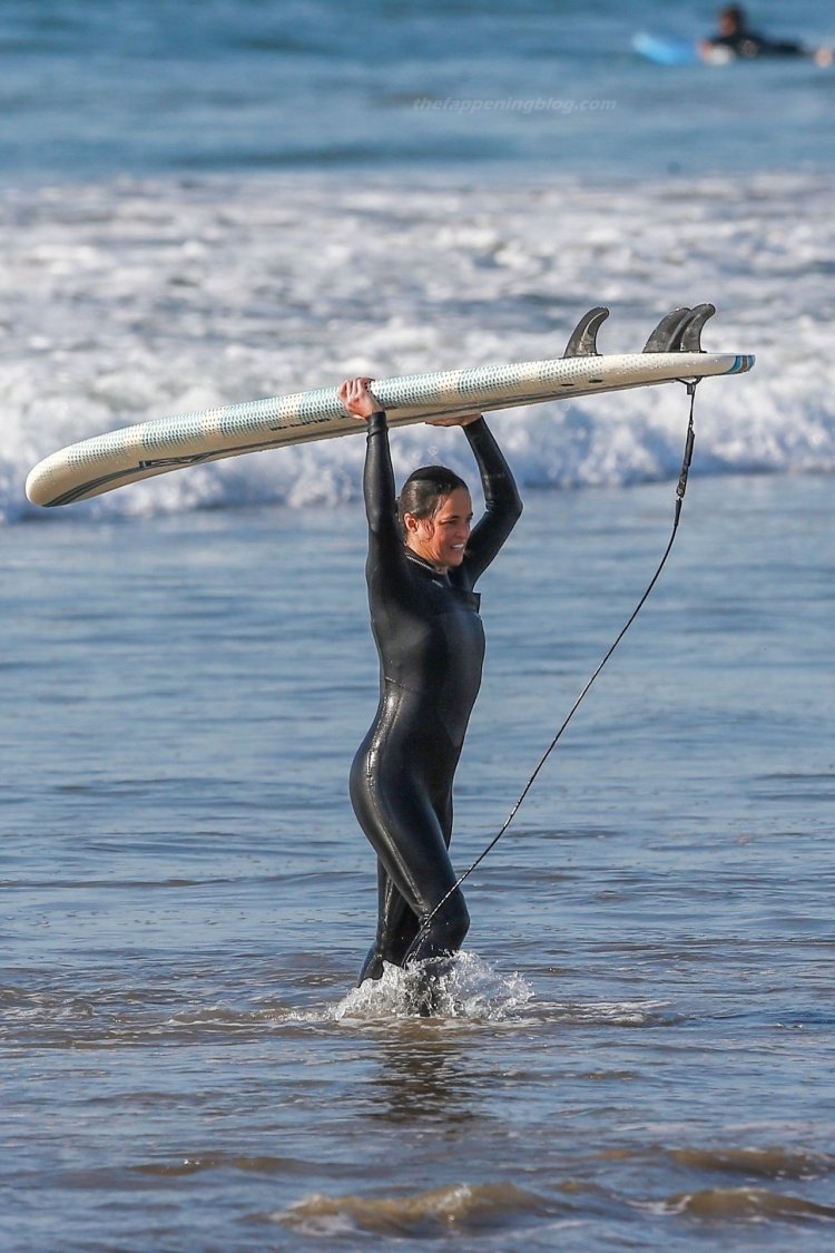 Michelle Rodriguez tickling