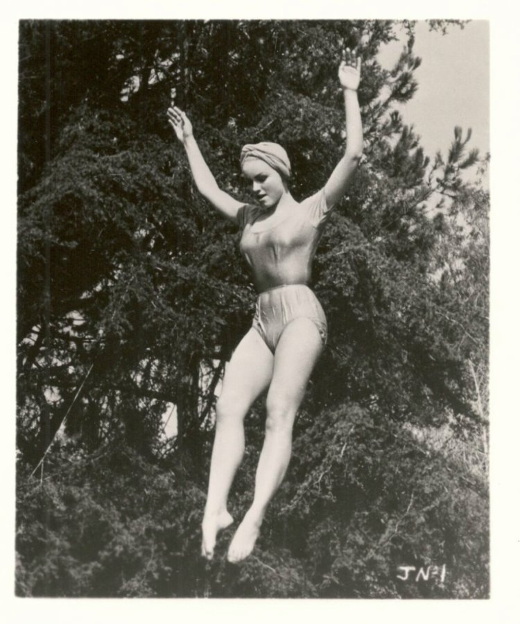 Julie Newmar Height weight