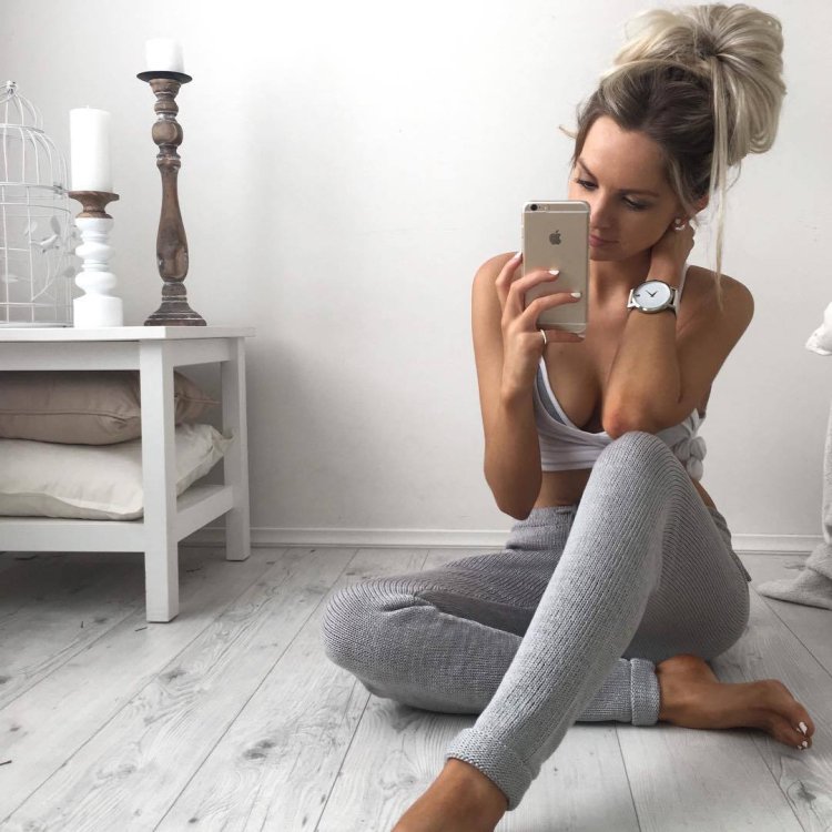 Selfies in the chair of the house