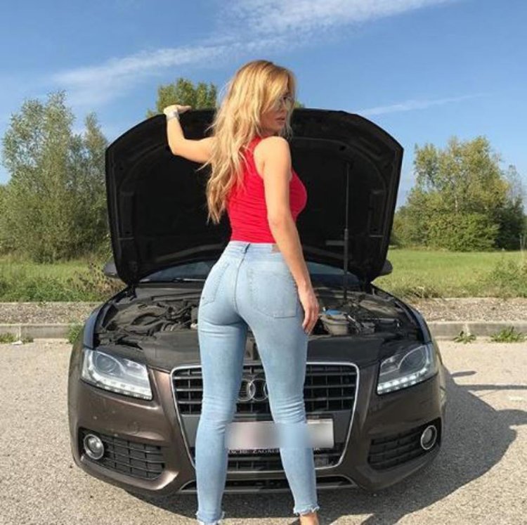 Lidia Bachich in jeans