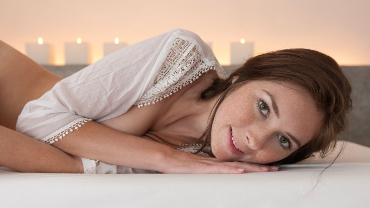 Kattie Gold Naked in nature