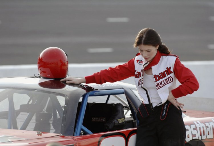 Ring races Michelle Trakhtenberg