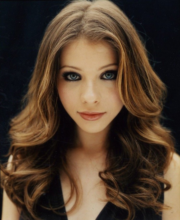 Michelle Trakhtenberg eyes