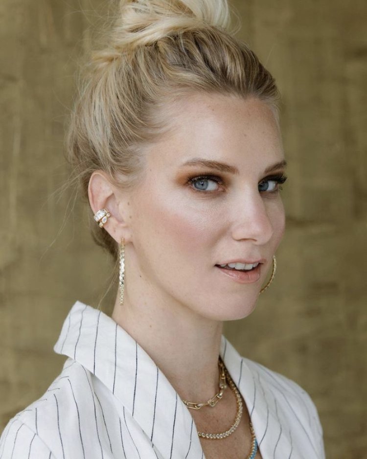 Hezer Elizabeth Morris in the series choir