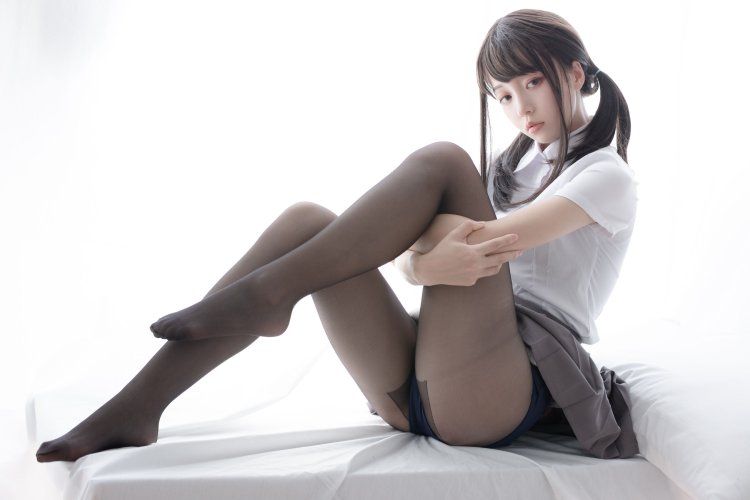 Mizusima Adzumi in tights