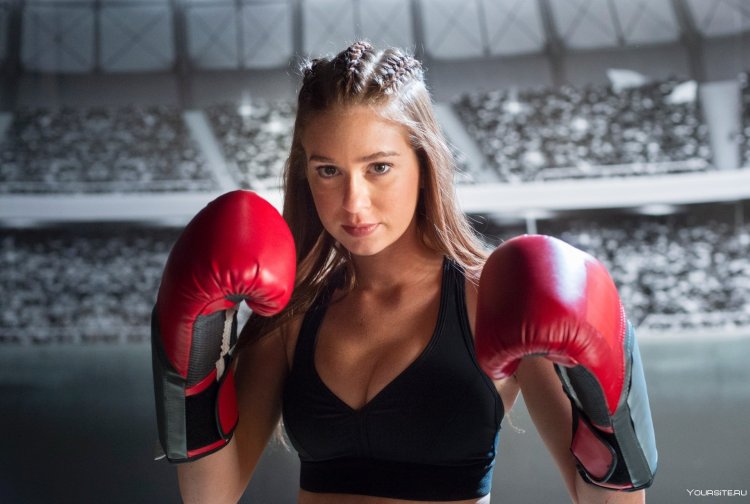 Marina Popova kickboxing