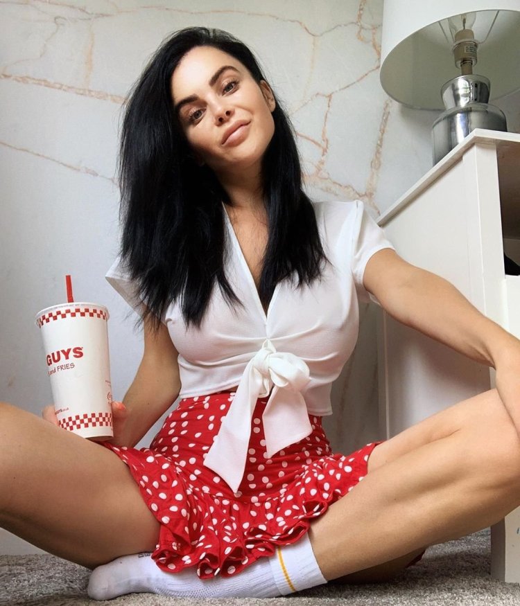 Emma Glover in mini