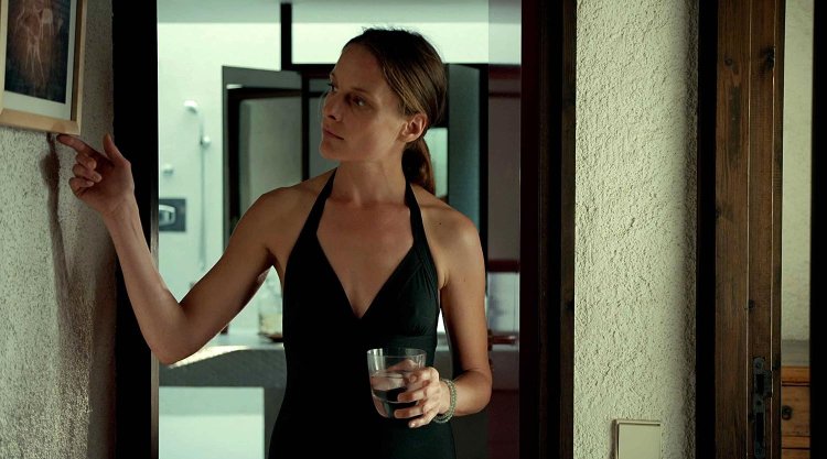 Anna Ratte-Polole Darkness Hot