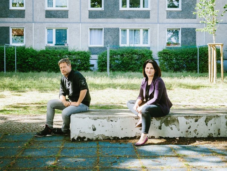 Annalena Berobok with daughters