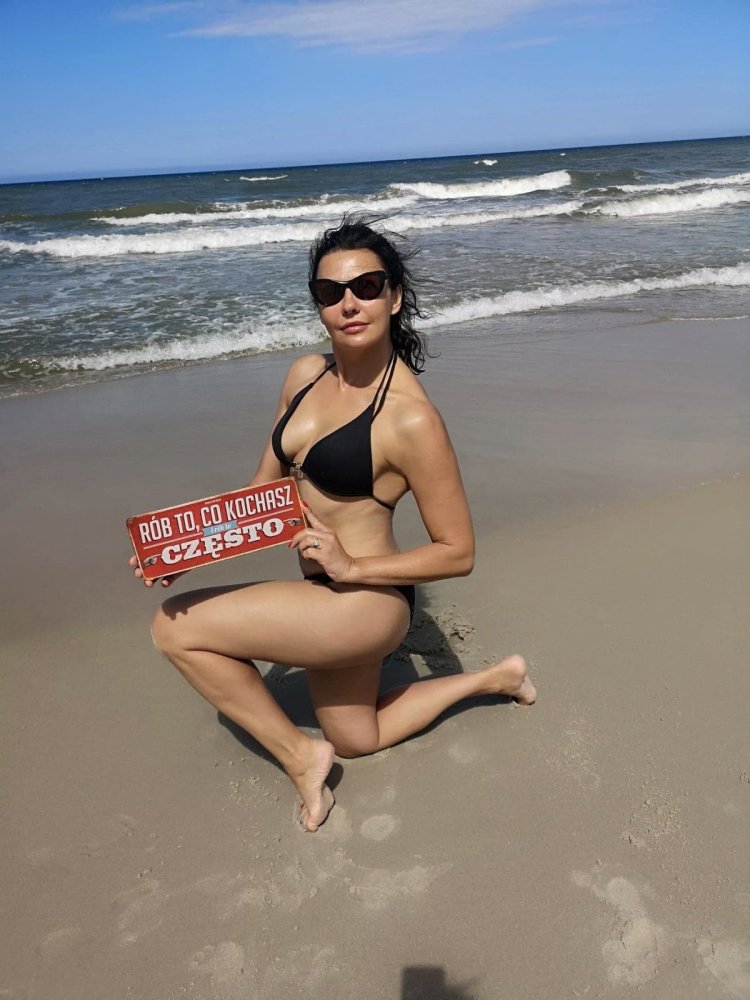 Anna Popeck in a swimsuit