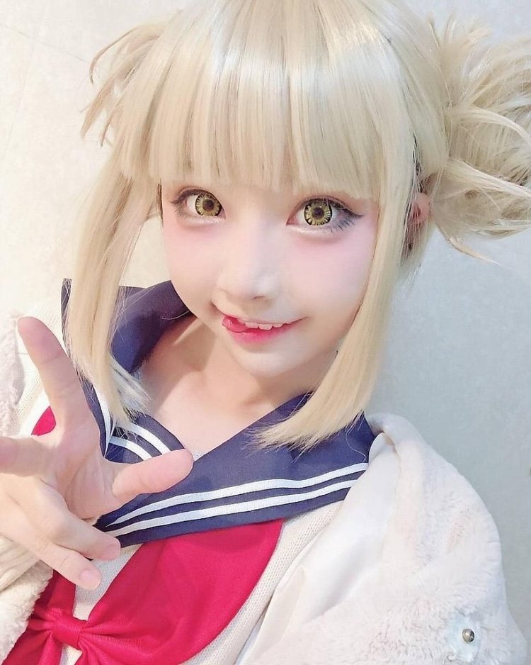 Cosplay with big eyes