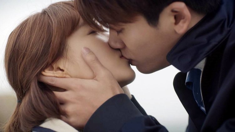 Pak Hyun Sik and Pak Boon Kiss