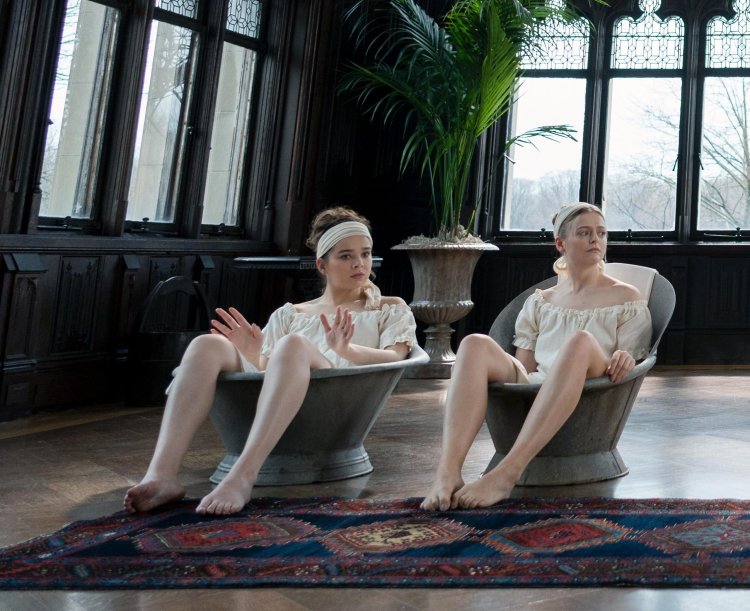 Hailee Steinfeld Feet