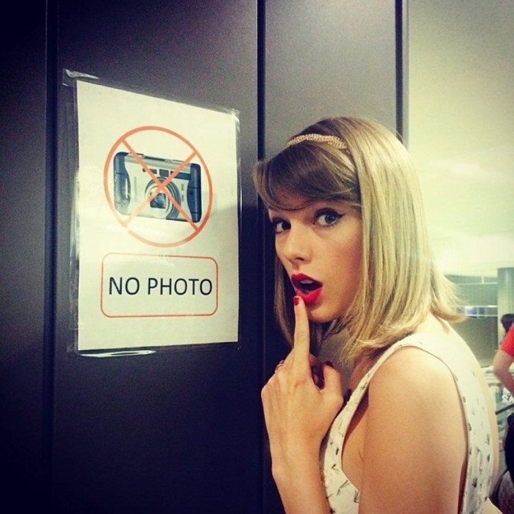 Taylor Swift Selfie