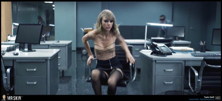 Taylor Swift in tights naked