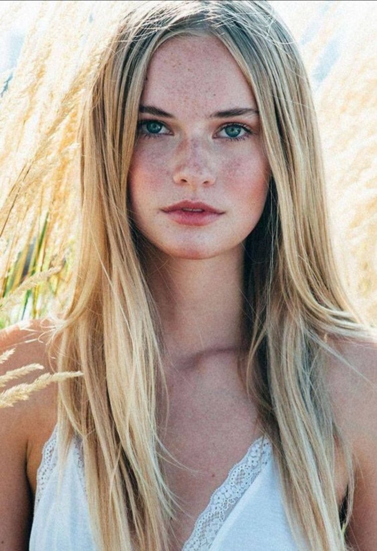 Emma Delury photo shoot