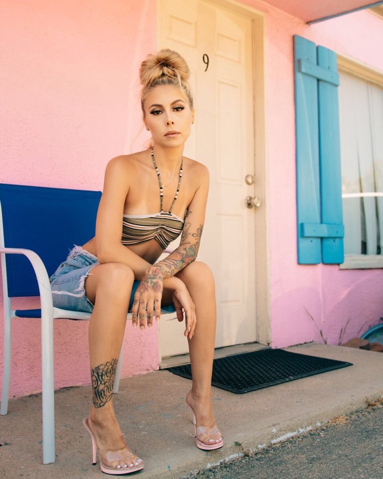Lil Debbie Hot