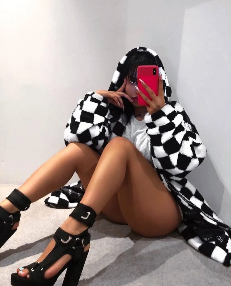 Gina Savaj Gina Savage