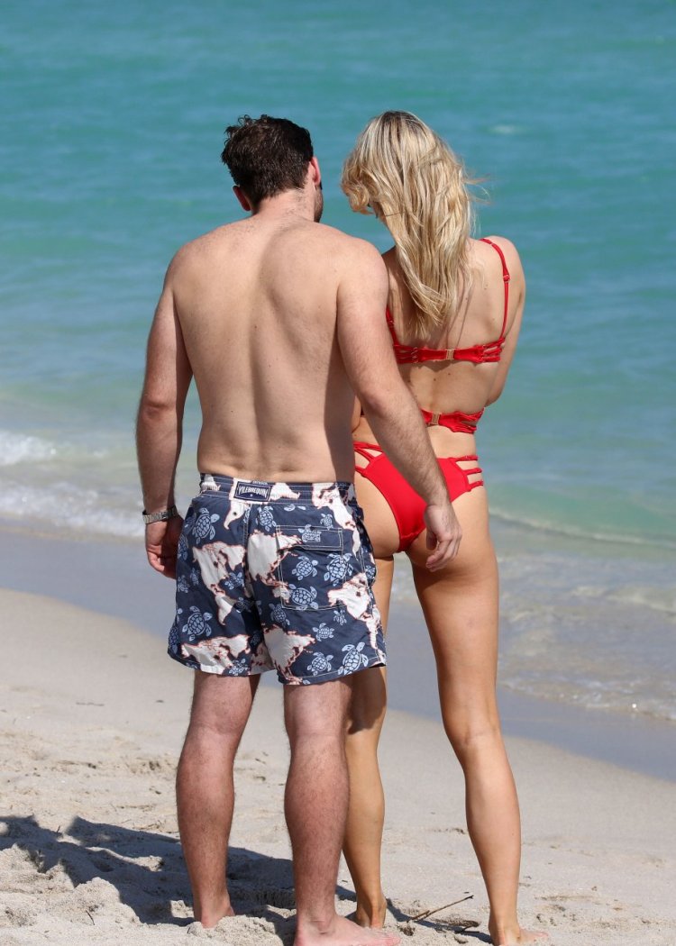 Laich with a girl photo