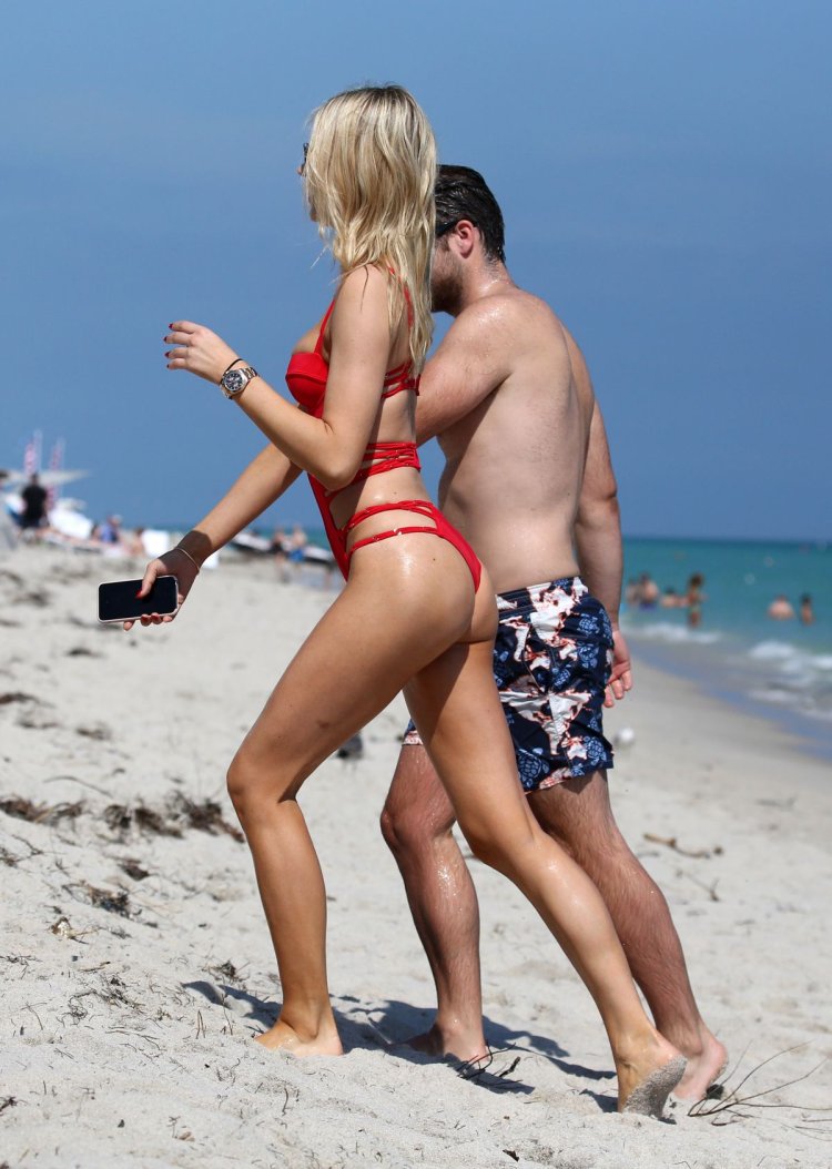 Laich with a girl photo