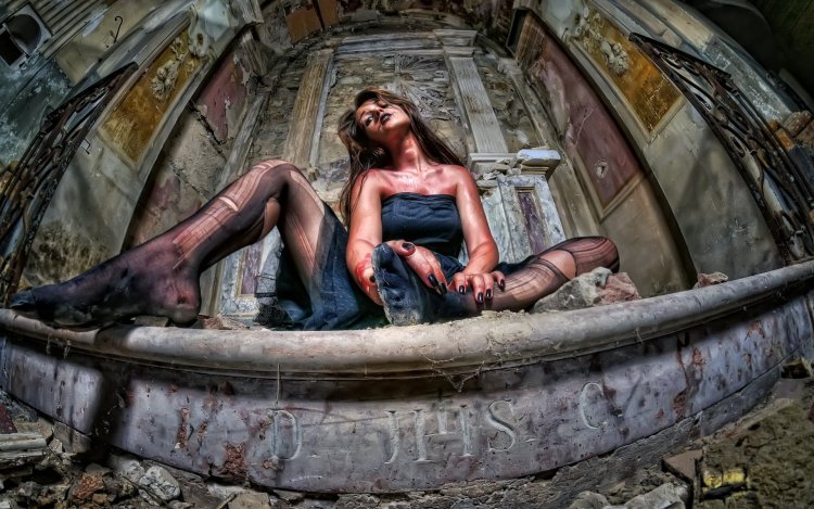 Photo shoot in the style of horror