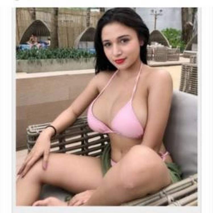 Pandorakaaki Selfie model