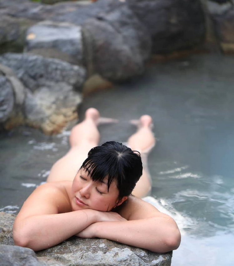 Onsen Japanese bathhouse nude