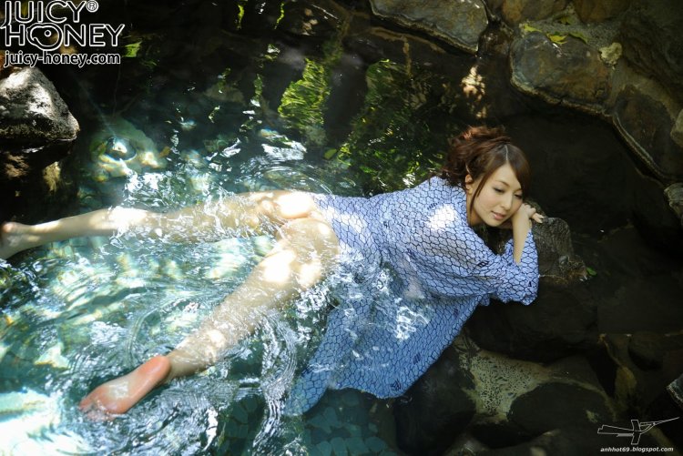 Dressed Asian on Onsen