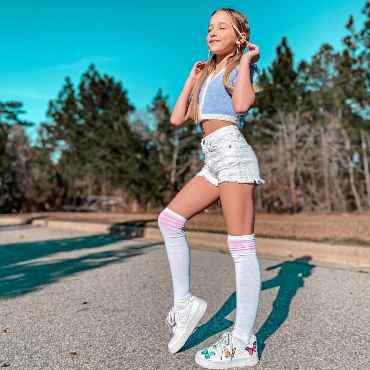 Aesthetics of vulgarity girl