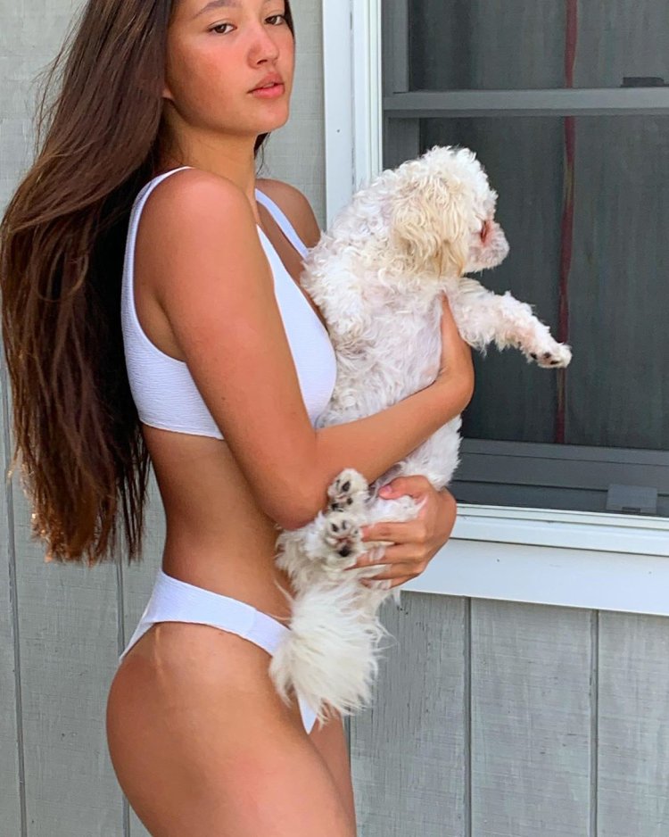 Wolf with Wall Street Naomi