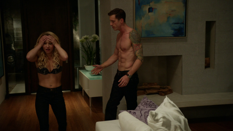 Hayden Panetteri bed stage