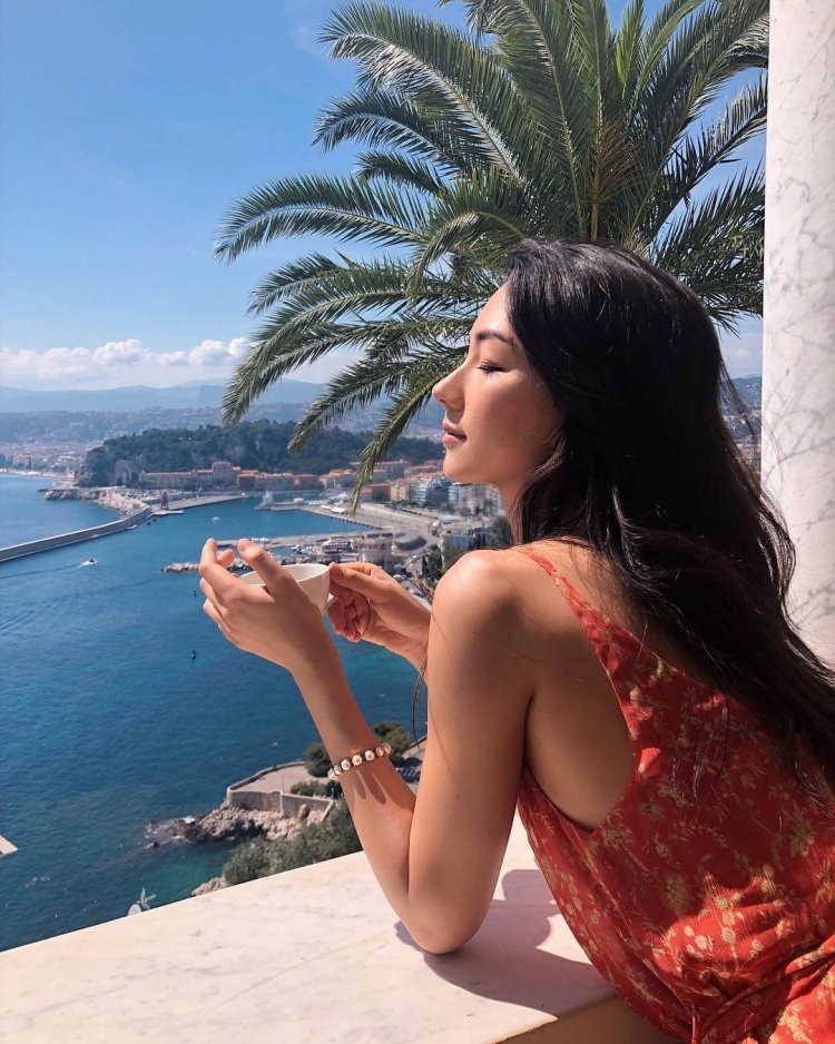 Natasha Liu Bordiczo legs