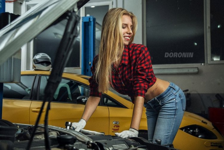 Beautiful girls repair cars
