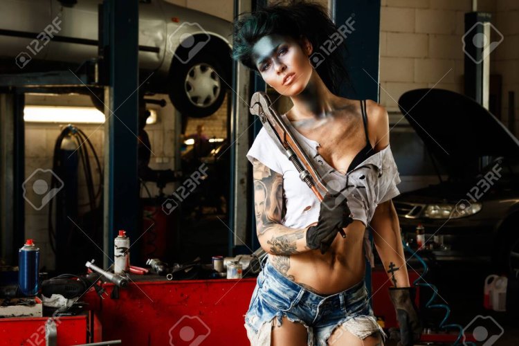 Dirty girl mechanic
